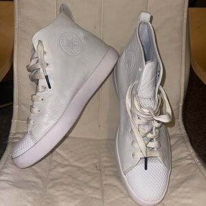 Converse leather size m9,5 w11